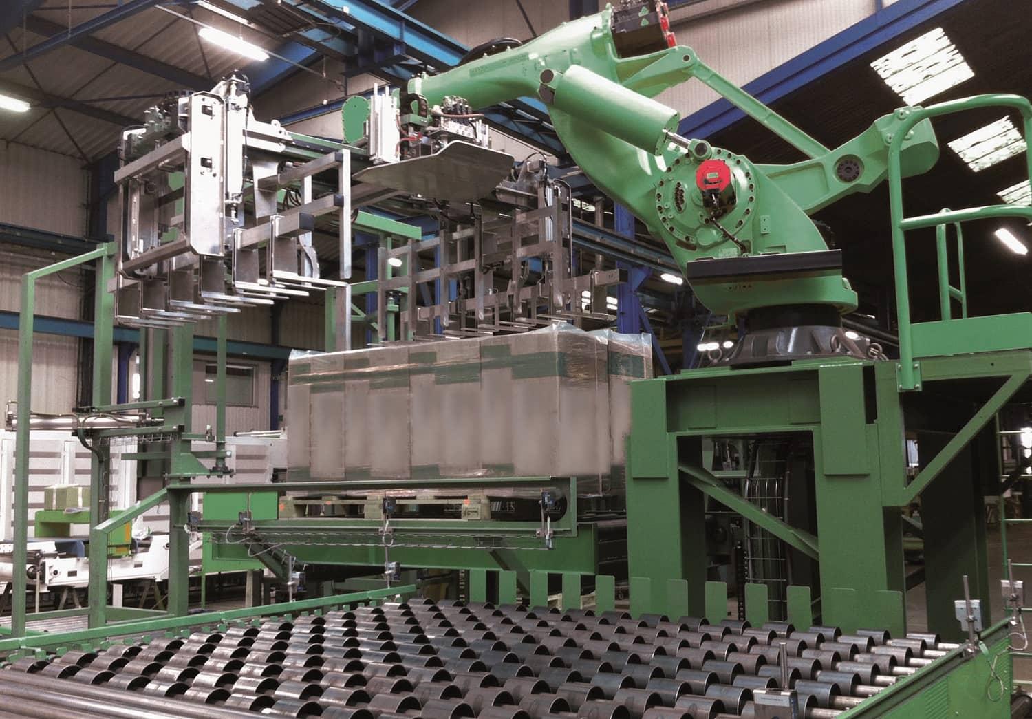 Robots industriels équipés de préhenseurs sur une ligne de manutention