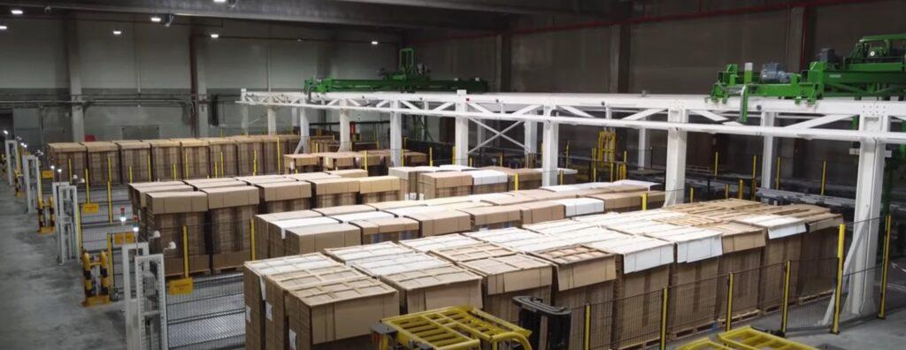 Zone de stockage et de manutention de lots de panneaux isolants