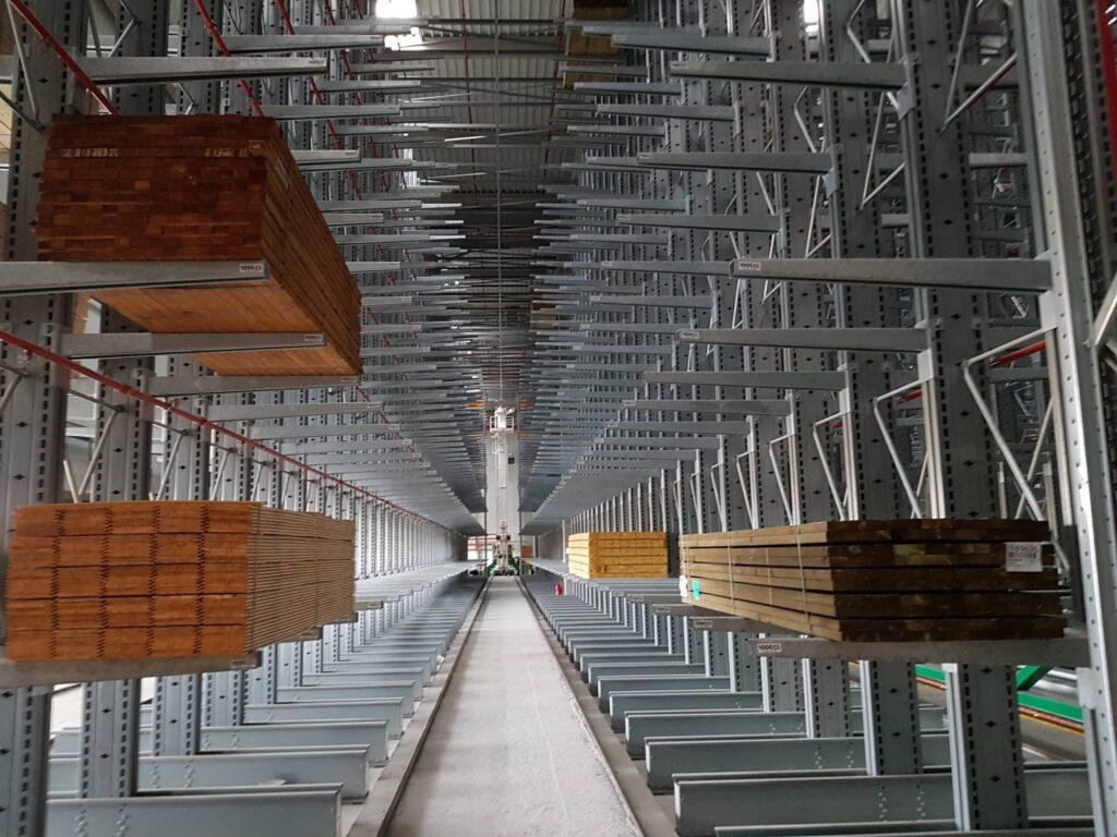 Allée de stockage automatisé de produits longs en bois