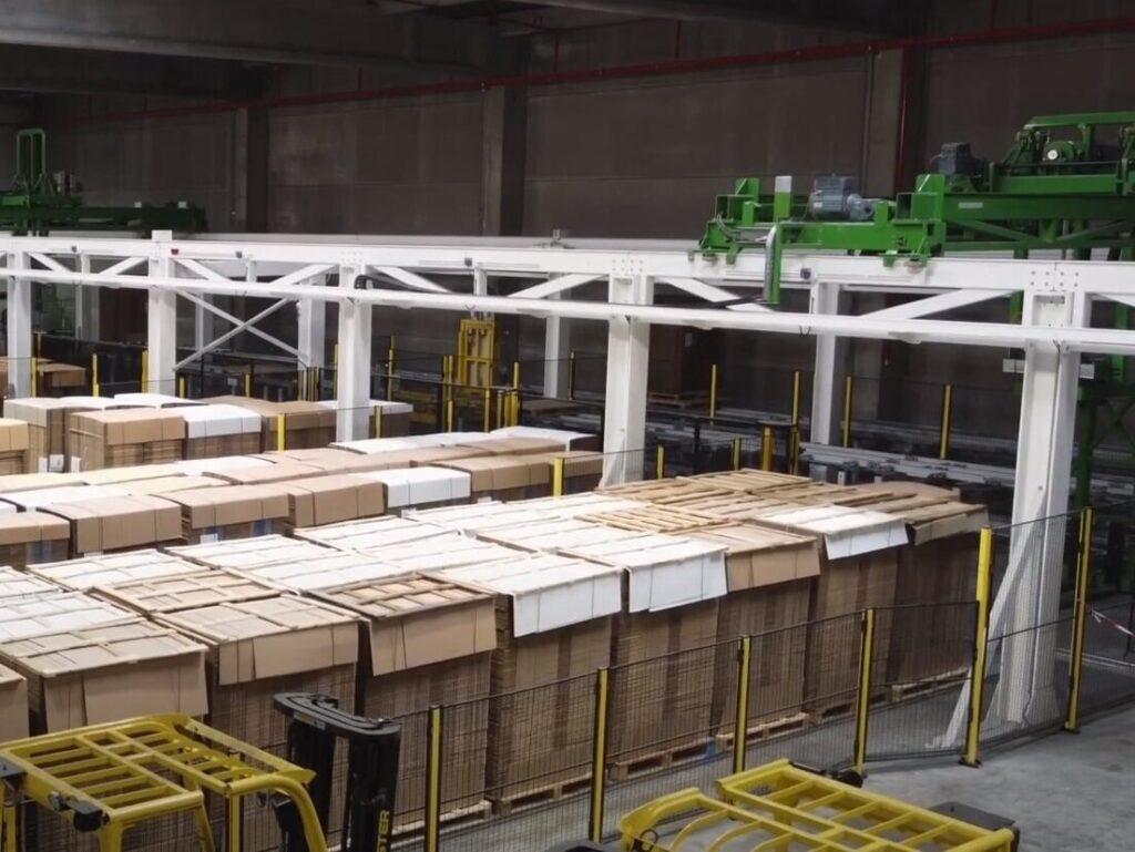 Zone de stockage et de manutention de lots de panneaux isolants