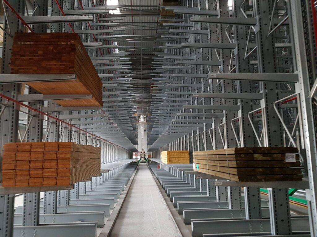 Allée de stockage automatisé de produits longs en bois